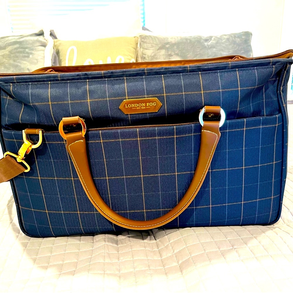 Londong Fog Brentwood 20" Wide Mouth Duffle Classic Blue